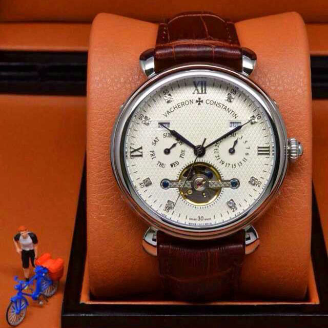3、高仿江诗丹顿手表的价格是多少：一般的精品仿江诗丹顿手表多少钱