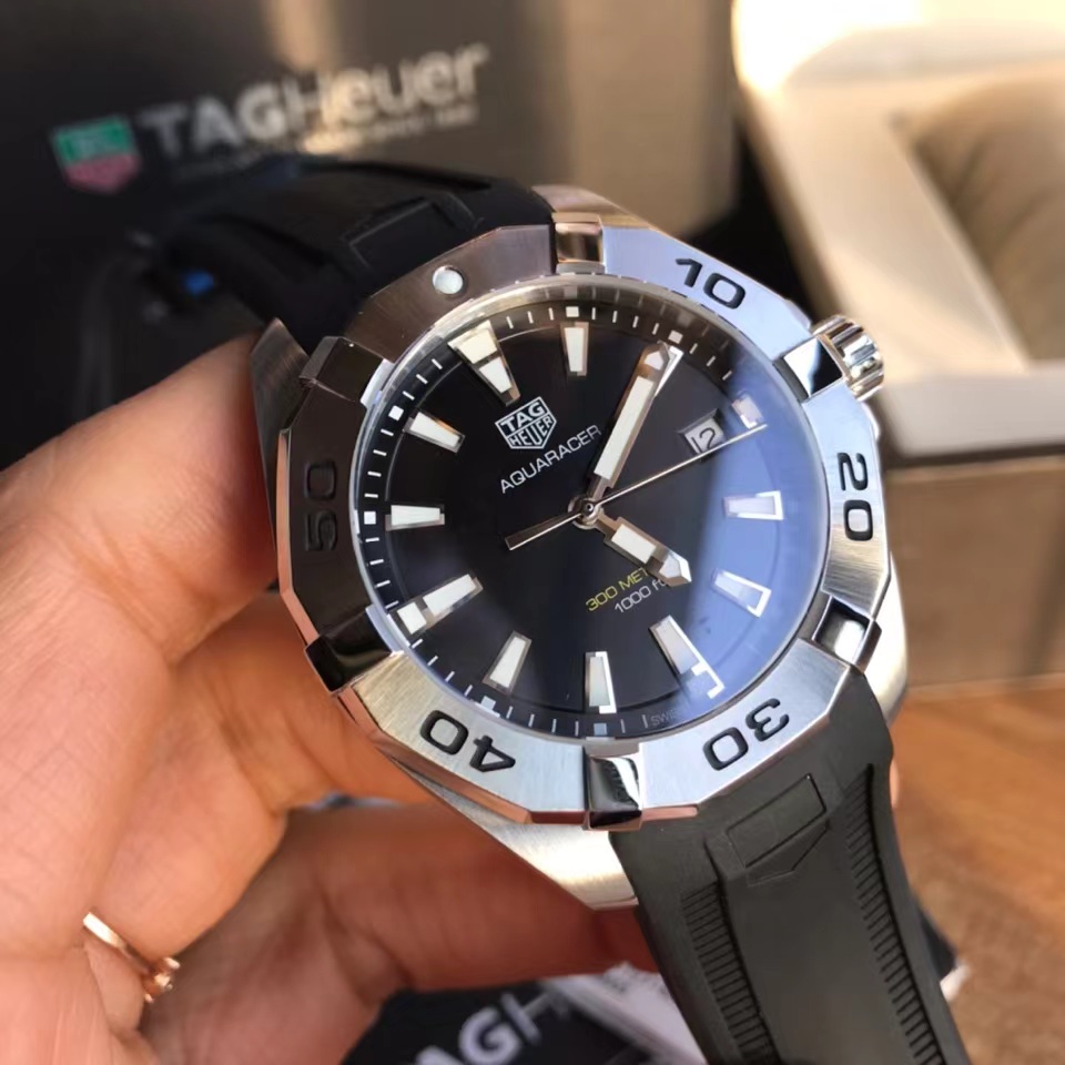 Original Tagheuer,泰格豪雅競潛系列 男表。 ~41mm表徑，藍寶石鏡面，超強夜光指針，原裝Swiss Ronda石英機芯，支持拆機驗貨