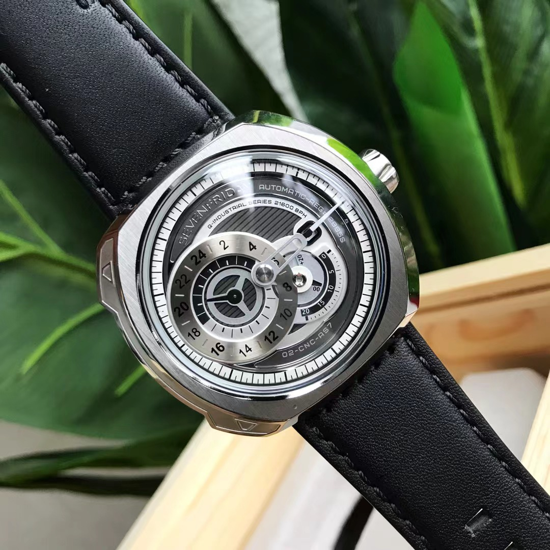 七個星期五 SevenFriday 炫酷黑與三原彩色碰撞型號：SF-Q1/01尺寸：47*13mm