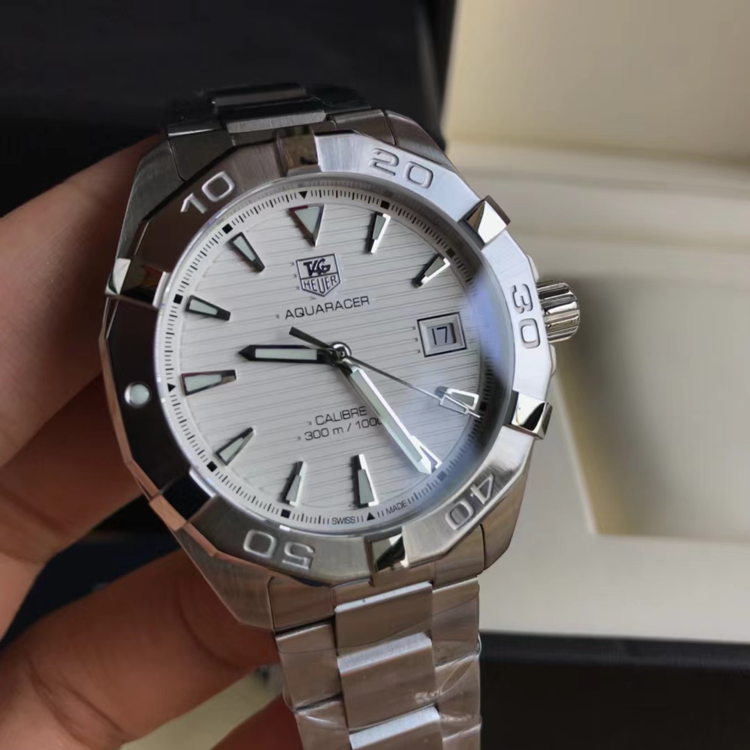 Original Tagheuer,泰格豪雅競潛系列機械表，專櫃15500。 ~40.5mm表徑，藍寶石鏡面，超強夜光指針，原裝機芯，支持拆機驗貨，硬漢風格