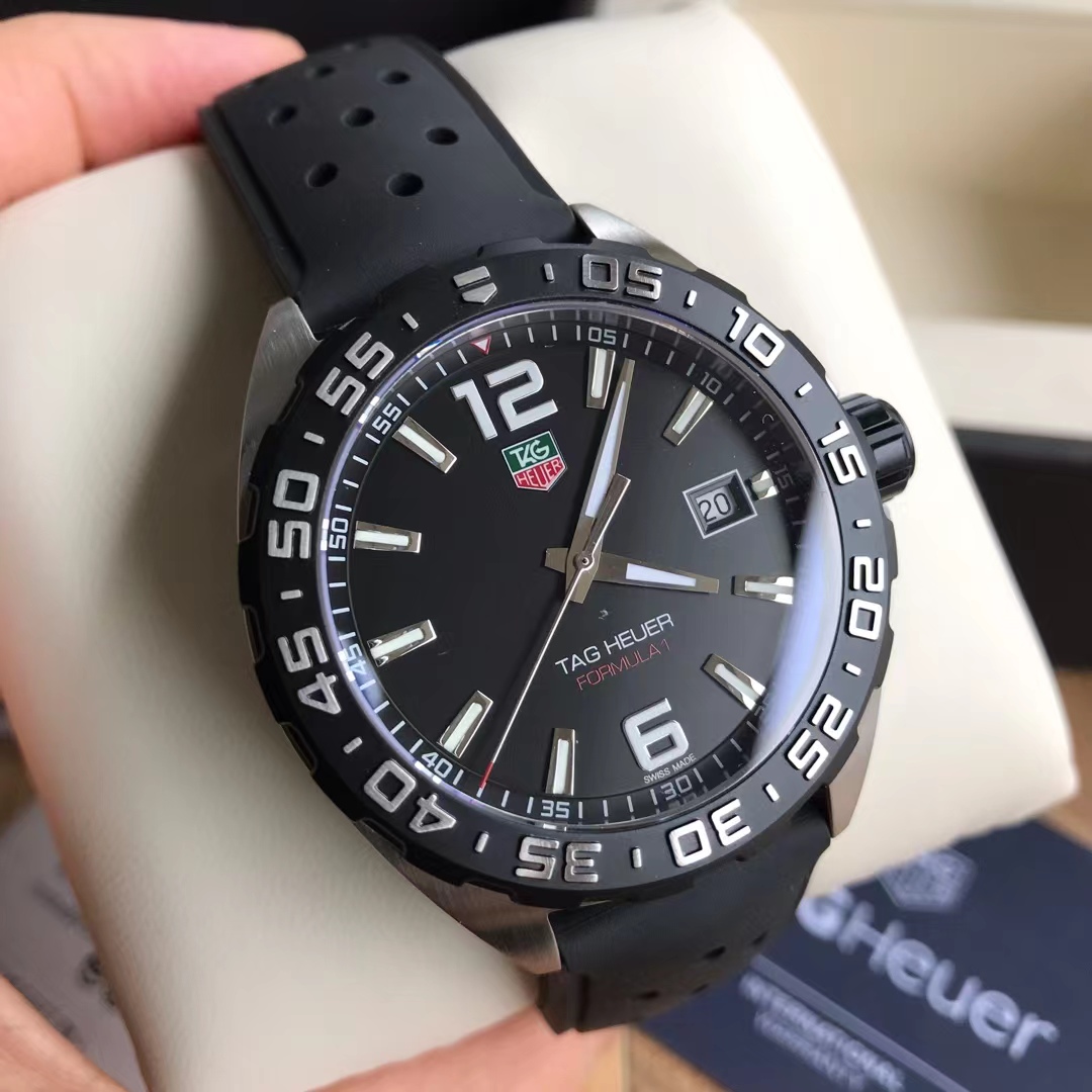 Original Tagheuer,泰格豪雅F1系列 石英表，專櫃1萬+。 ~41mm表徑，藍寶石鏡面，超強夜光指針，原裝機芯，支持拆機驗貨，硬漢風格